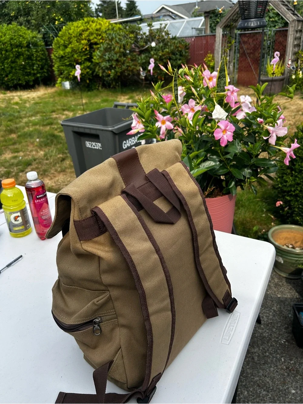 Bella Roso men’s Khaki Canvas Drawstring Backpack with Brown Trim Sz 17”x12” 8”